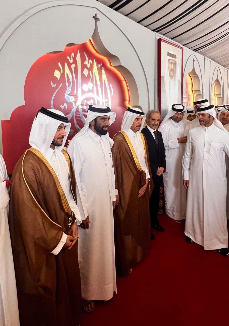 معاوية ولد الطايع بجانب الشيخ عبد الله بن بناصر آل ثاني في الدوحة